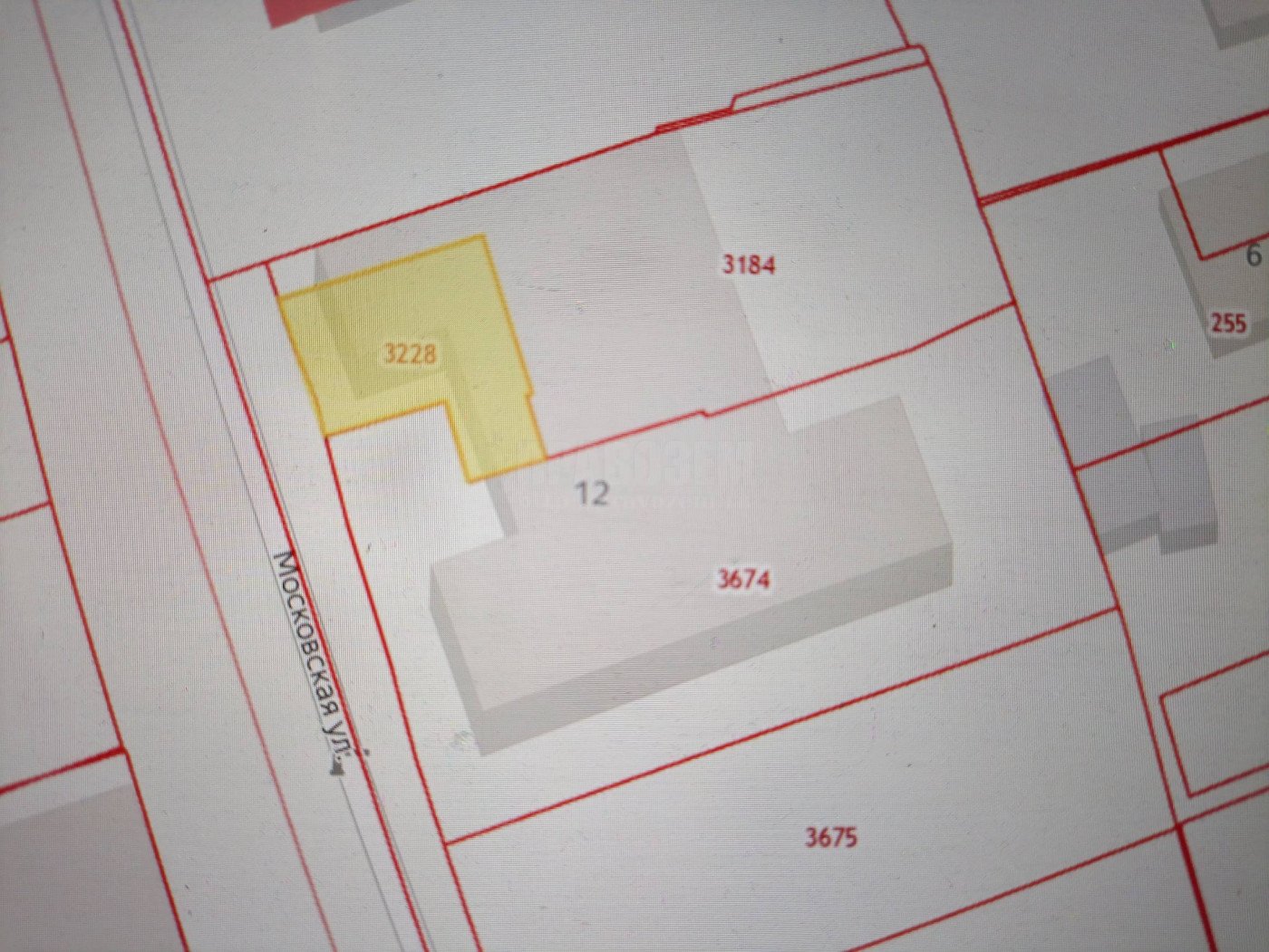 Построили дом на меже не по нормам