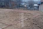  Здравствуйте отлили на своей земле границы забора и зделали из за соседа из за его насыпи глининой чтоб земля не ползла к нам деньги тратили мы с их стороны